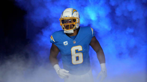 Oct 29, 2023; Inglewood, California, USA; Los Angeles Chargers linebacker Eric Kendricks (6) enters the field before the game against the Chicago Bears at SoFi Stadium.